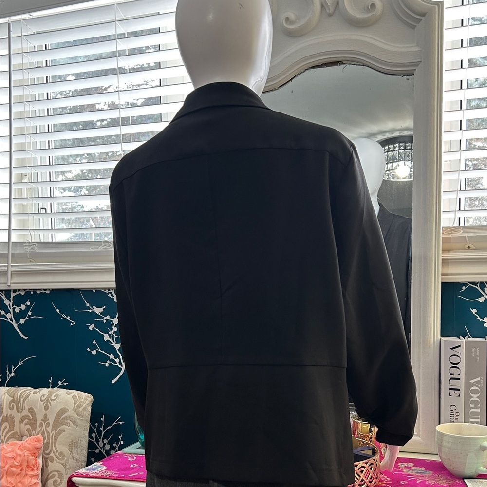 Chic Black Women's Blazer - Picture 11 of 16